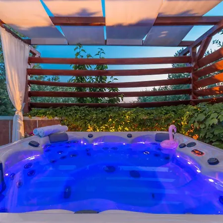 Luka Villa *