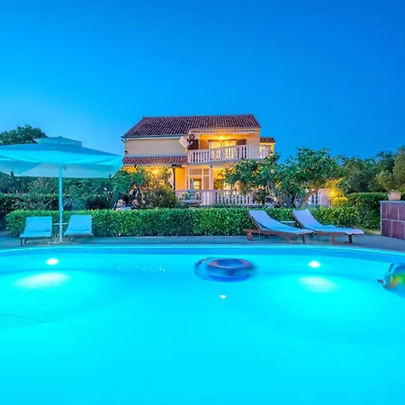 Luka Villa *