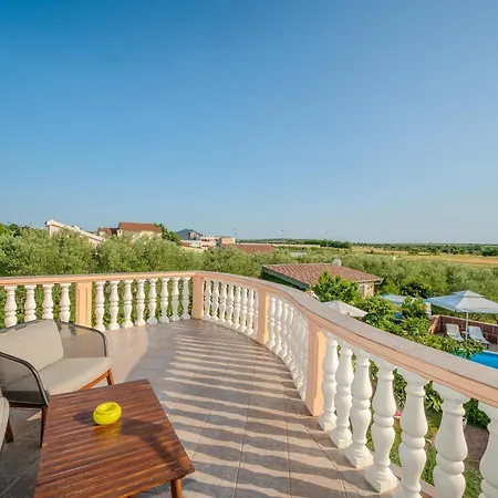 Luka Villa Polača