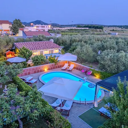 Luka Villa *